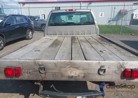 2003 Chevrolet Silverado 1500 Work Truck z USA, uszkodzony, nr VIN 1GCEC14V93Z229852